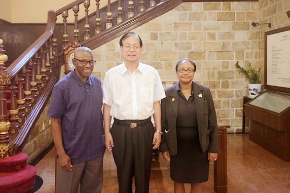 谢元会见巴哈马中国友好协会主席凯伦普