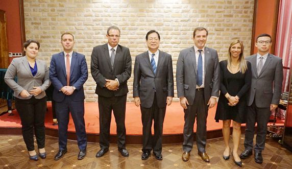 谢会长会见罗恰省省长