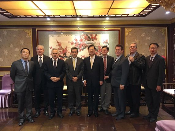 谢元副会长会见代表团一行