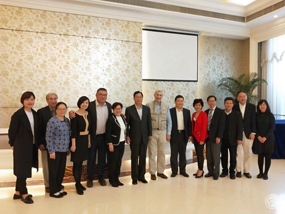  谢元副会长会见加拿大医生义诊代表团