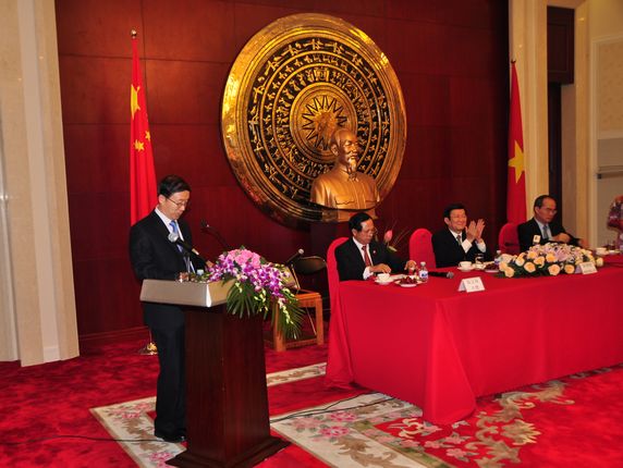 CPAFFC Vice President Feng Zuoku Delivering Speech