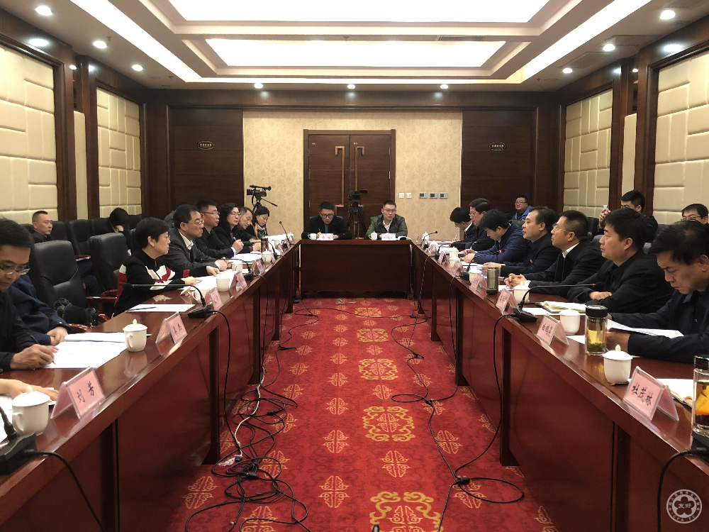1、李小林会长一行与兴县县委县政府就脱贫攻坚工作进行座谈.jpg