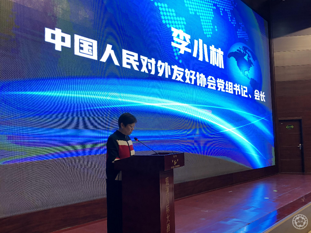 7、李小林会长在捐赠签约仪式上致辞.jpg
