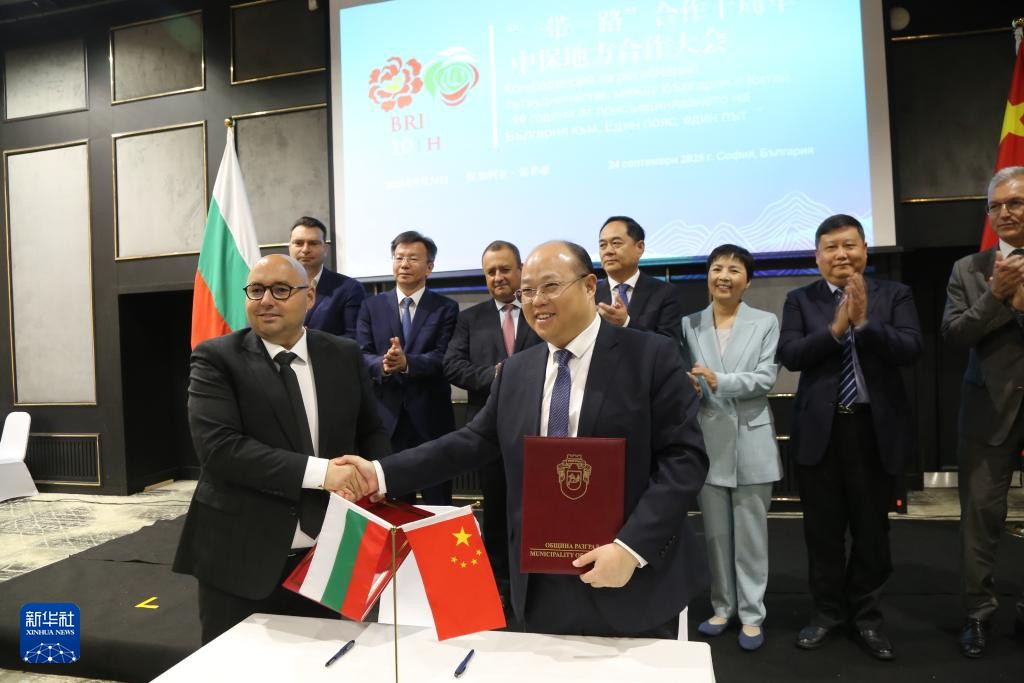 1758846131894370.jpg AgnO6ZoTxTnQx3oC.jpg