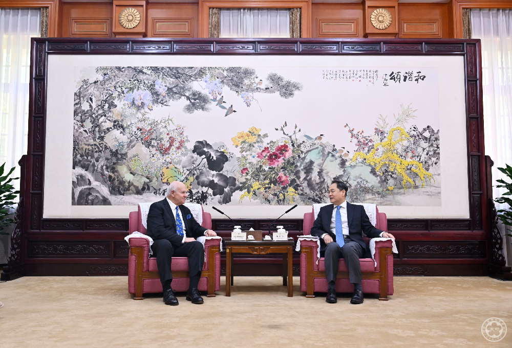 杨万明会长会见美国檀香山市市长布拉吉亚迪