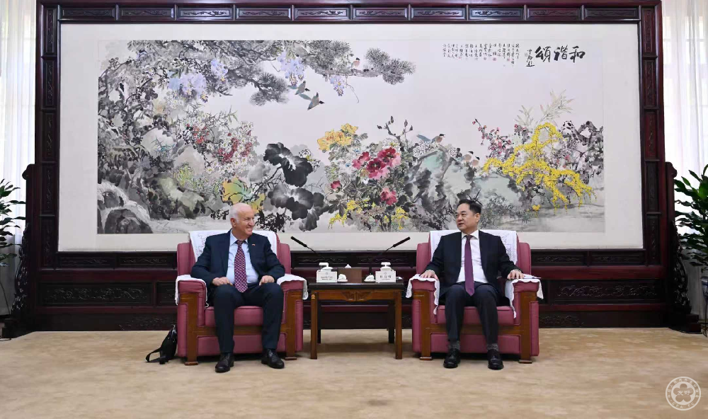 杨万明会长会见阿尔巴尼亚中国友好协会主席纳诺