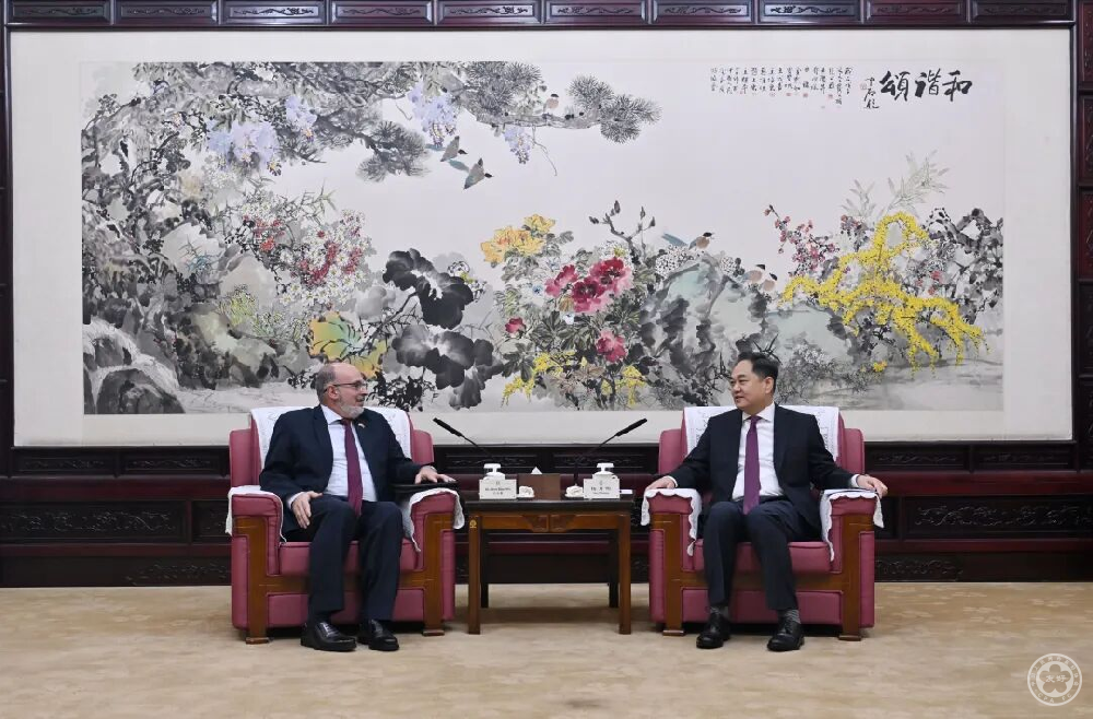 杨万明会长会见古巴驻华大使白诗德